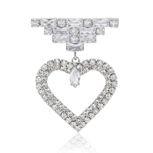Squisita spilla a cuore d'argento con cristalli a goccia e strass per abiti da donna
