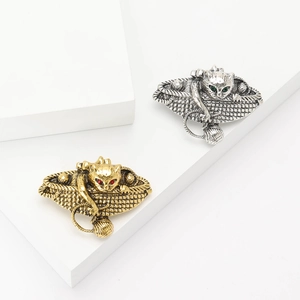 Vintage Alloy Rhinestone Cat In Basket Brooch Pin For Women Distressed Retro Animal Breastpin Fashion Jewelry Decoration Gift