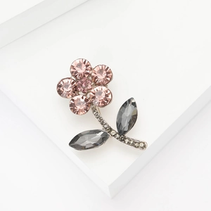 Eleganter Blumen-Brosche aus Legierung mit rosa Kristallblüten und funkelnden Strasssteinen