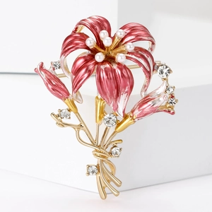 Eleganter Lilien-Broschen-Pin mit weißem und rosarotem Emaille, Perlen und Strass auf Goldlegierung
