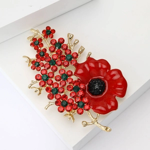 Elegante spilla a papavero in smalto rosso con strass verdi su montatura dorata chic