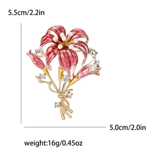 Elegante Brosche mit rosa Lilienblüten aus Emaille mit Perlen und Strass auf Goldlegierung