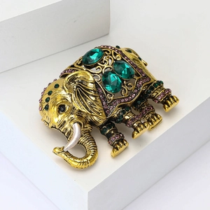 Exotische retro olifant speld met groene strasstenen en vintage gouden afwerking