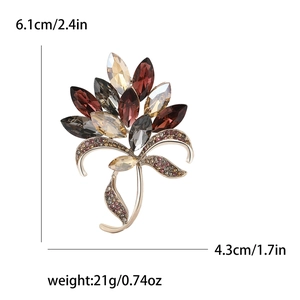 Vintage bouquet brooch with colorful crystals and gold trim, size 6.1cm x 4.3cm