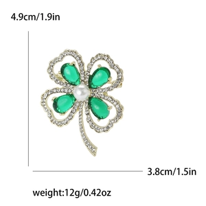Spilla a quadrifoglio con perla e cristalli verdi, dimensioni 4,9 cm x 3,8 cm