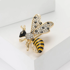Squisita spilla ape dorata con strass scintillanti e smalto giallo per abiti