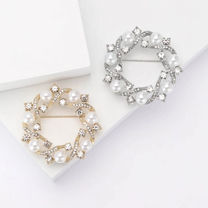 Elegant Alloy Wreath Brooch With Faux Artificial Pearl And Rhinestone For Women Wedding Party Clothing Decoration Luxury Jewelry Gift