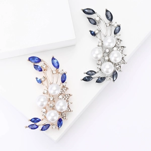 Elegant Alloy Flower Brooch With White Imitation Artificial Pearl Blue Rhinestone For Women Wedding Banquet Party Apparel Corsage Pin