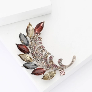 Broche plume de luxe avec cristaux marquise multicolores sur base en alliage argent