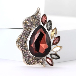 Exquisite retro brooch with pear-shaped red gemstone and multi-color crystal accents