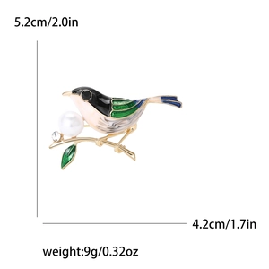Détails et dimensions de la broche oiseau moineau avec perles et émail coloré