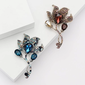 High-End Alloy Calla Lily Flower Brooch Vintage Rhinestone Corsage For Women Fashion Floral Clothing Jewelry Accessory Pin