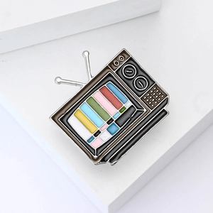 Broche télé vintage classique avec écran arc-en-ciel et antenne pour accessoires mode