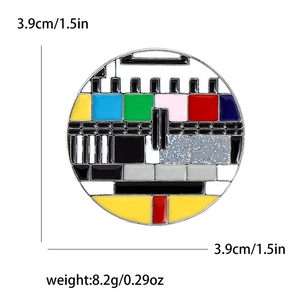Détails de taille pour broche émaillée mire TV rétro de 3,9cm et un poids de 8,2 grammes