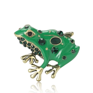 Élégante broche grenouille en alliage doré avec émail vert et strass étincelants