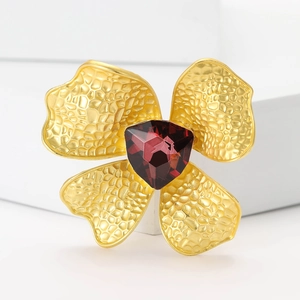 Fashion Exquisite Alloy Flower Brooch For Women Rhinestone Inlaid Matte Gold Hammered Texture Clothing Pin Jewelry Accessory