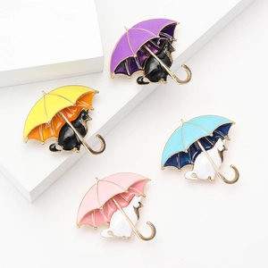 Cute Enamel Umbrella Cat Brooch Alloy Cartoon Animal Lapel Pin For Women Clothing Fashion Accessories