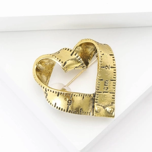 Vintage gold heart-shaped tape measure brooch for women's suits and coats