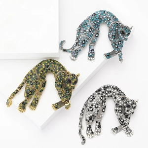Creative Alloy Leopard Brooch Vintage Luxury Movable Animal Pin For Men Women Inlaid Rhinestone Fashion Jewelry Accessories