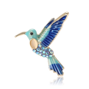 Elegante spilla a colibrì in lega dorata con dettagli in smalto e cristalli colorati