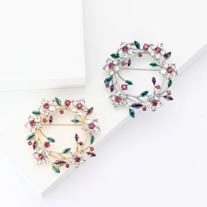 Exquisite Alloy Rhinestone Flower Wreath Brooch Pin For Women Vintage Botanical Garland Elegant Chest Pin Jewelry Suit Accessories