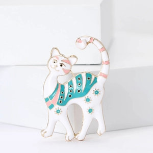 Chic white enamel cat brooch with floral patterns and gold plating for women's suits