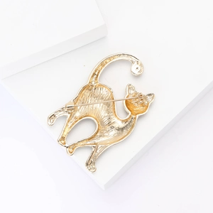 Detailed view of back structure with metal pin buckle on golden cat alloy brooch