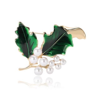 Broche élégante en alliage doré avec feuilles émaillées vertes et perles blanches pour femmes