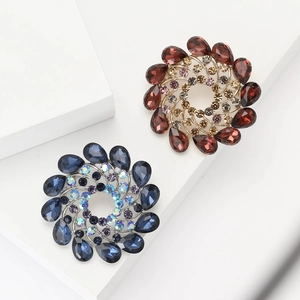 Vintage Alloy Flower Brooch With Spiral Rhinestone Crystal Design Elegant Jewelry Pin For Women Suit Cardigan Accessories