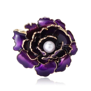Broche pivoine chinoise en émail violet exquise avec perle blanche et bordure dorée