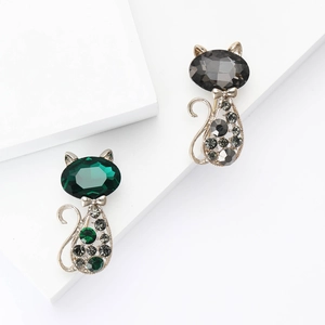 Exquisite Hollow Cat Brooch For Women Alloy Rhinestone Inlaid Animal Shape Cardigan Suit Corsage Pins Cute Fashion Jewelry Gift