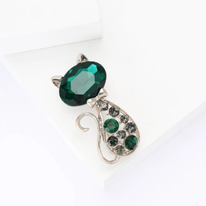 Fashionable rhinestone hollow cat brooch with green emerald crystal and silver alloy