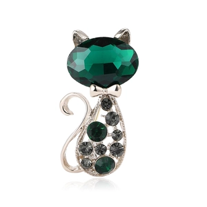 Exquisite hollow cat brooch with emerald green gemstone and rhinestones on silver base
