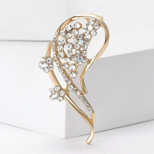 Elegante spilla a fiore dorata con cristalli scintillanti per completi da donna