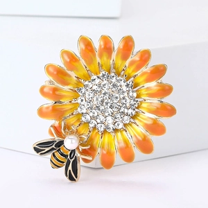Spilla ape girasole in smalto con strass e perla su supporto geometrico bianco