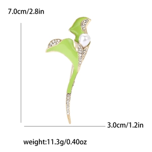 Détail montrant les dimensions de la broche tulipe émaillée avec perles et cristaux