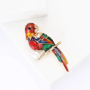 Exquisite Emaille-Papageien-Brosche mit rotem Strass und Perle auf weißem Sockel