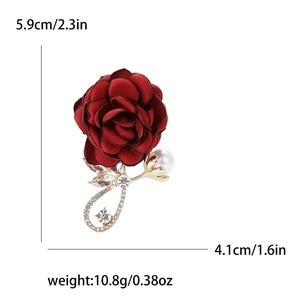 Broche rose en tissu rouge avec strass et perle, taille 5,9 cm x 4,1 cm