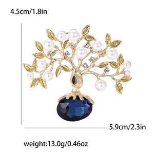 Détail d'une broche arbre avec perles, strass et pierre bleue incluant les dimensions