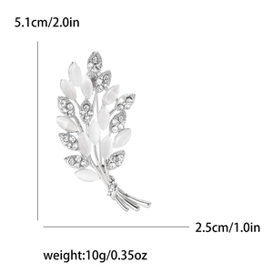 Dettaglio della spilla a spiga d'argento con strass e opale, misura 5,1 cm per 2,5 cm