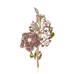 Spilla bouquet di rose elegante con strass rosa e viola su stelo in metallo dorato
