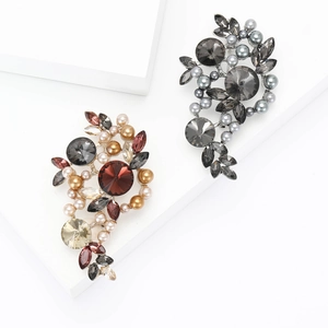 Vintage Alloy Flower Brooch With Rhinestone And Faux Artificial Pearl For Women Wedding Banquet Party Elegant Crystal Brooch Pin Jewelry Accessory