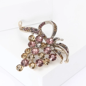 Broche élégante grappe de raisin en cristal avec strass et nœud sur blocs modernes