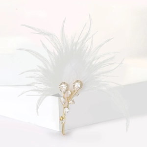 Élégante Broche Bouquet de Plumes en Cuivre Avec Zirconia de Luxe Vintage Épingle à Plumes pour Femmes Mariage Fête Bijoux Accessoire