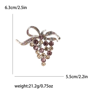 Élégante broche en forme de grappe avec strass violets et alliage argenté avec dimensions