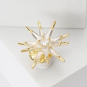 Luxurious gold eight-pointed star brooch with micro-paved zircons for elegant outfits