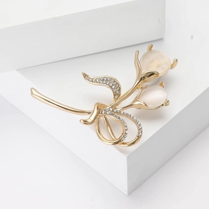 Élégante broche fleur tulipe avec pierres œil de chat et strass brillants pour femmes