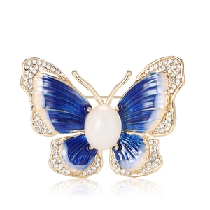 Élégante broche papillon dorée avec ailes en émail bleu et cristaux scintillants