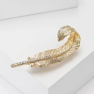 Elegant gold feather brooch with sparkling rhinestones for women suit or coat decor