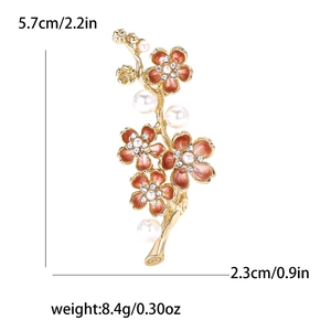 Eleganter Gold-Pflaumenblütenzweig-Brosche mit Emaille-Blüten und Perlen für Damen